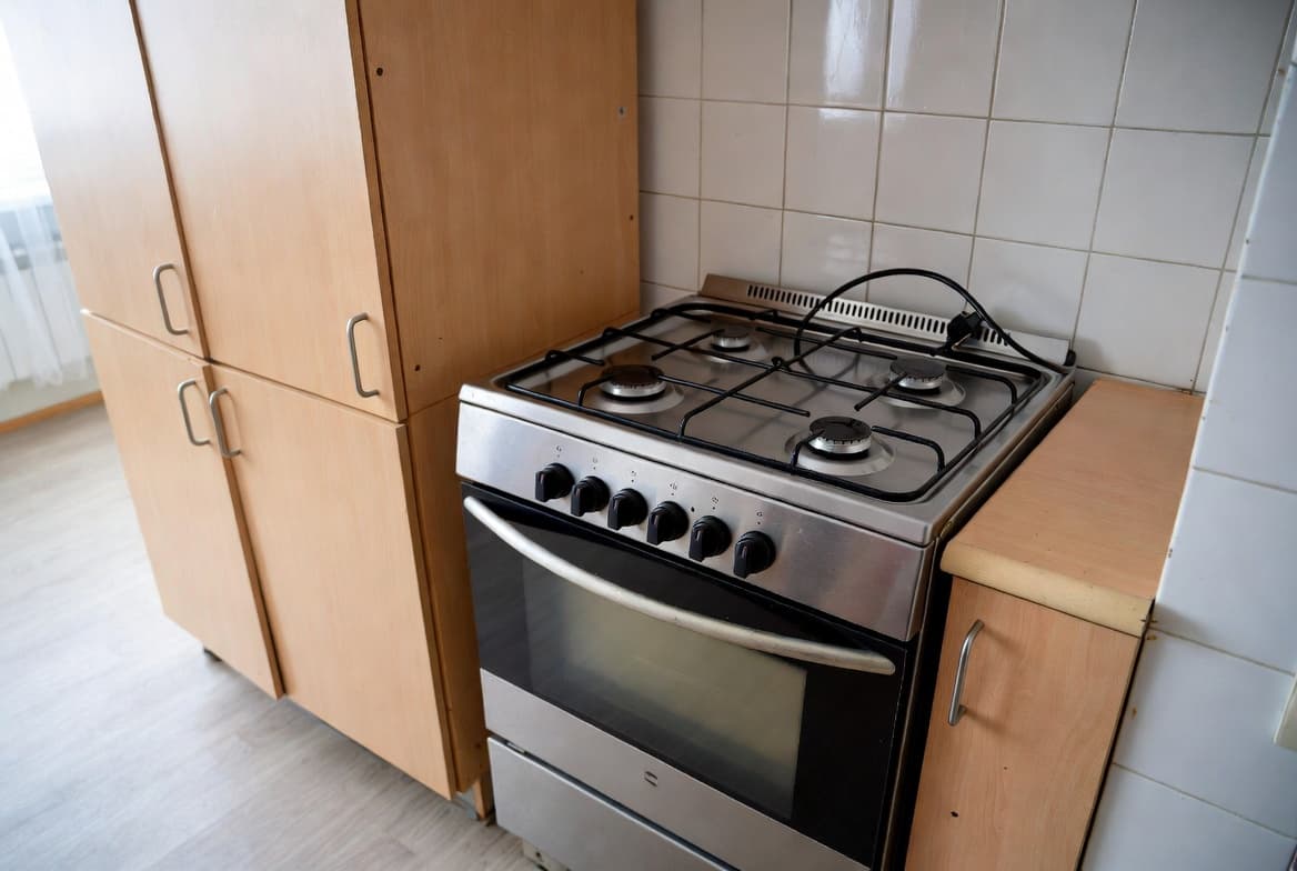 Electric and gas stoves